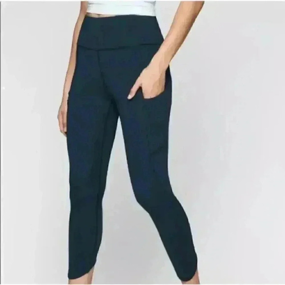 Athleta Women's Size Small Up For Anything 7/8 Leggings Navy Blue EUC - Picture 1 of 9